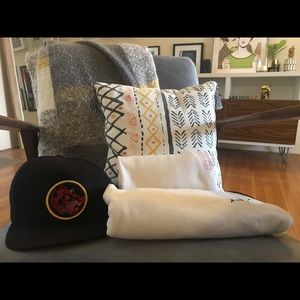 HUF bundle! two shirts, 1 hat!